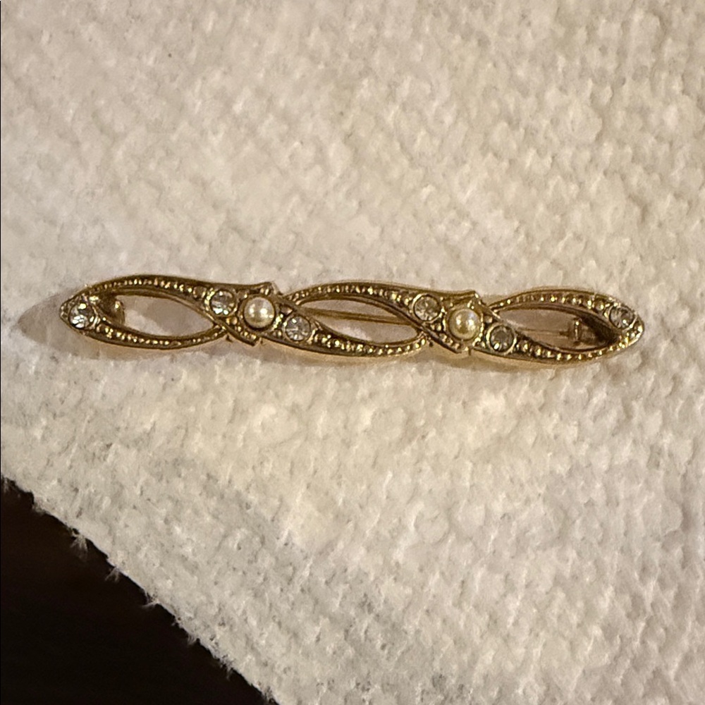 Vintage 1928 Elegant Gold & Pearl and Rhinestone Women's Bar (Pin) Brooch
#1928